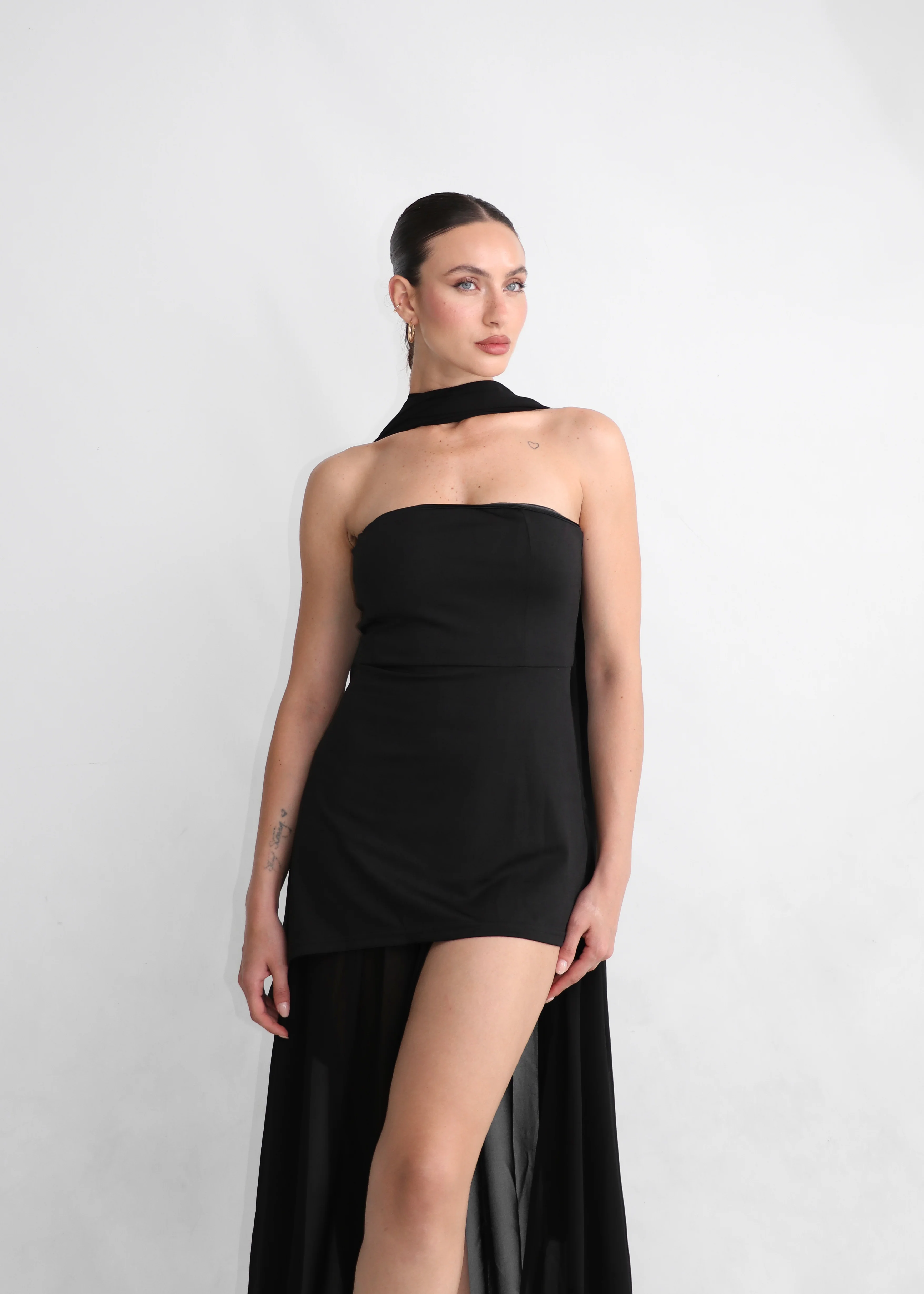 KIKI - vestito nero elegante con gonna in tulle e spacco profondo - Image 6
