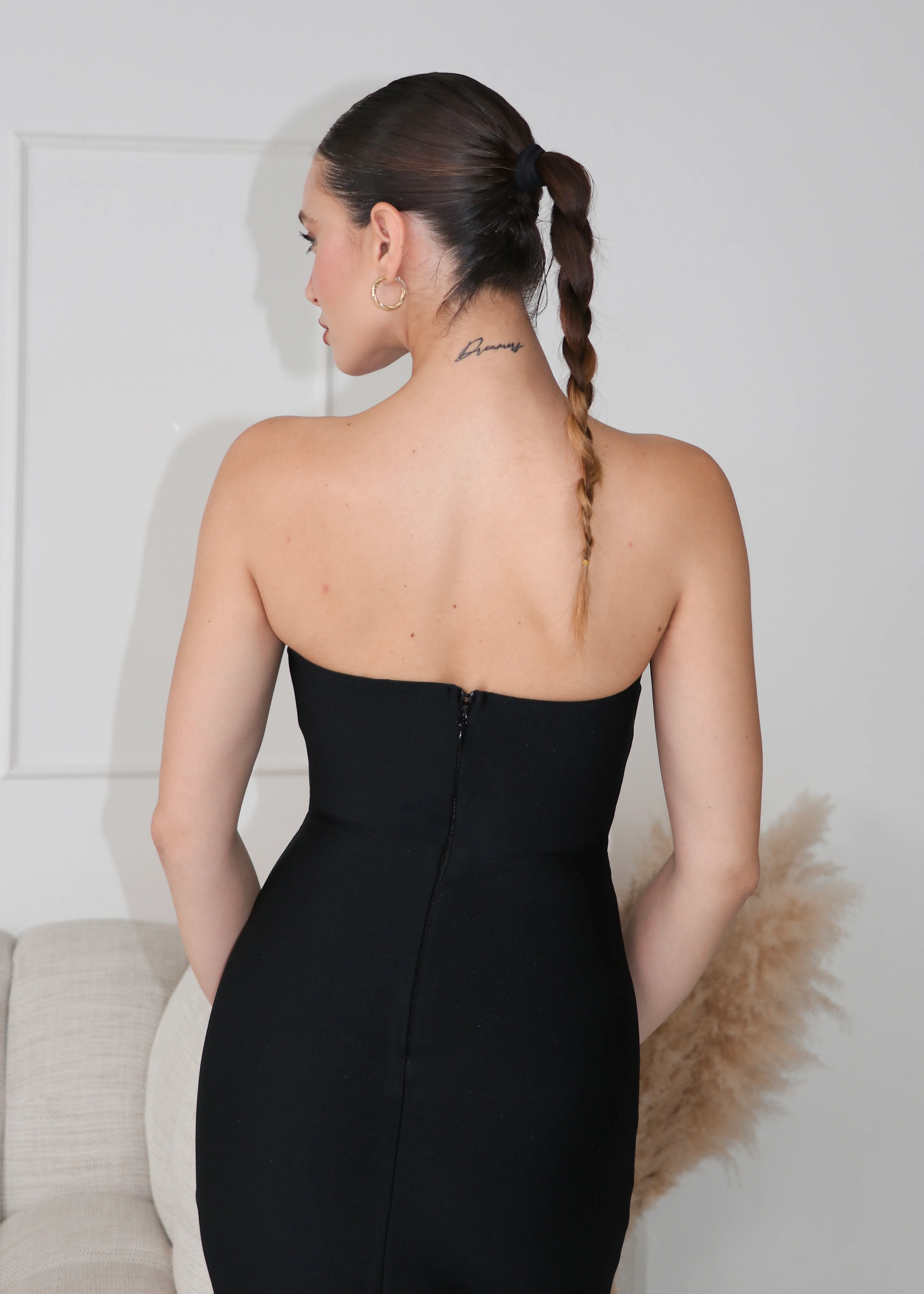 SYLPHIE - abito nero con scollo a cuore con rosa e cut out - Image 2