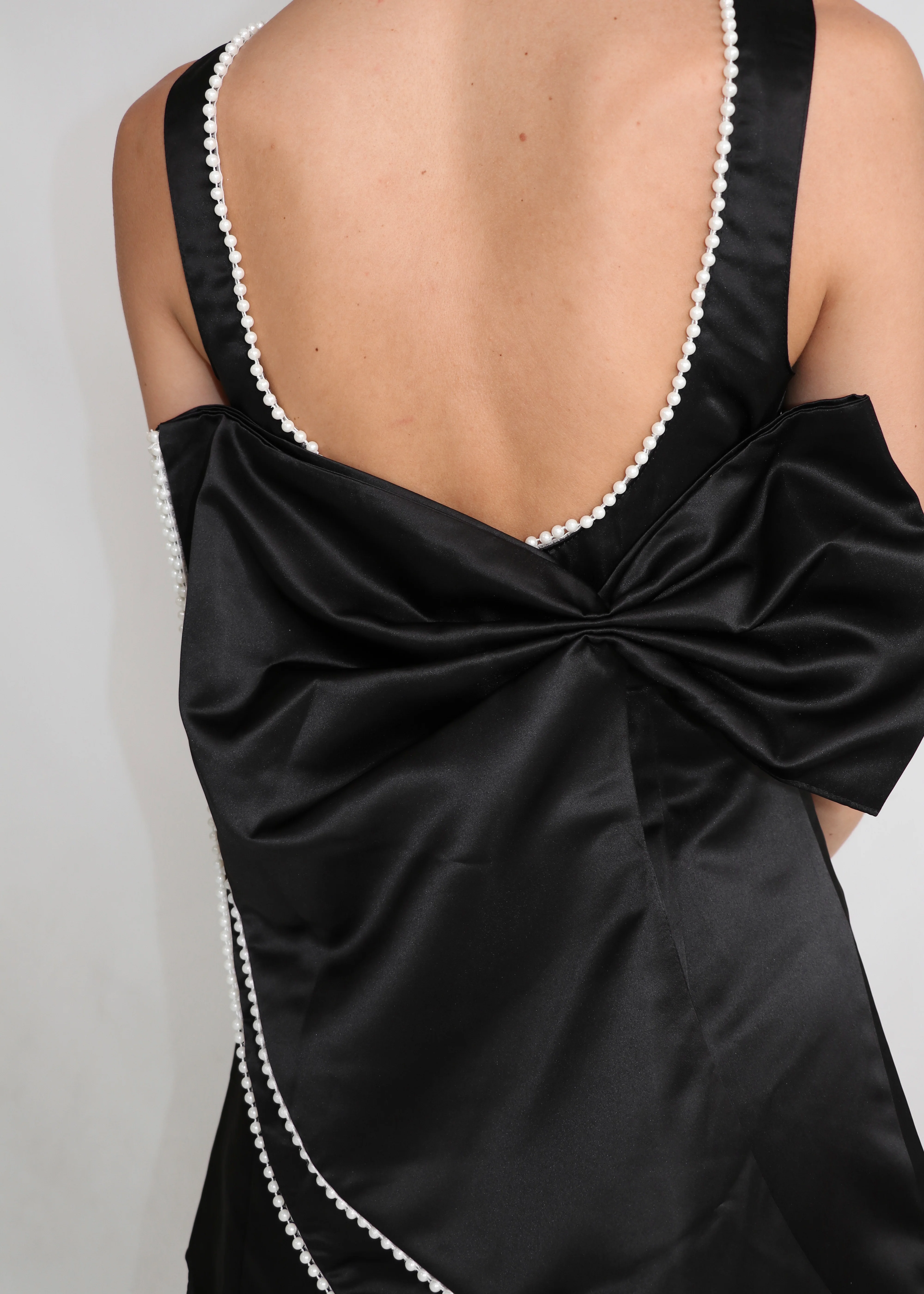 THALIE - mini dress nero con scollo posteriore e fiocco svasato con perline - Image 4