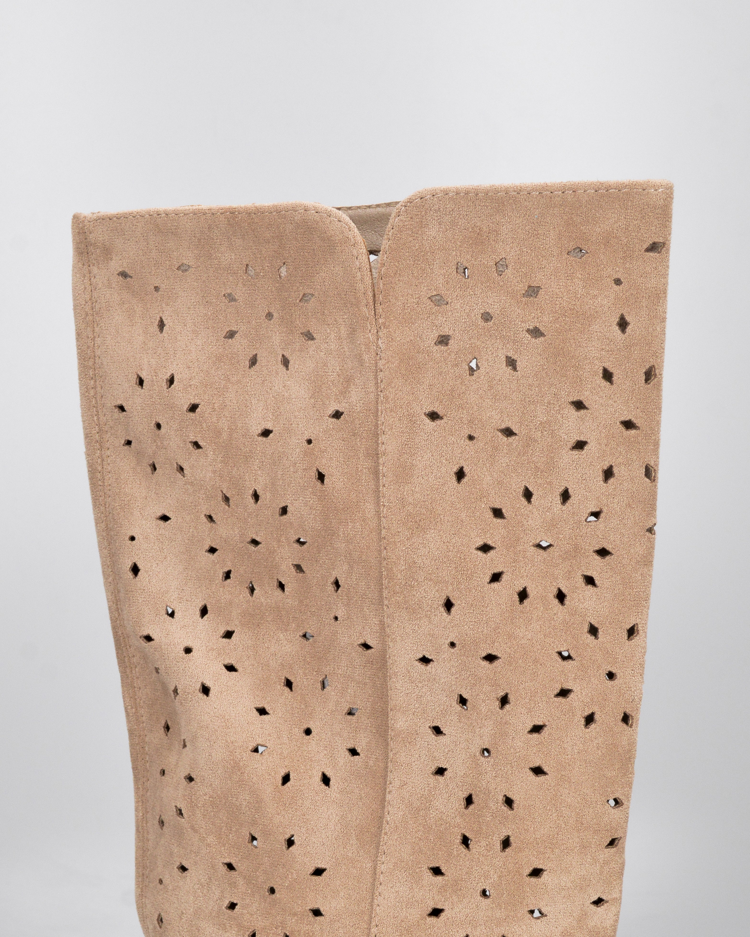 AKEMI - stivali alti beige in simil camoscio traforati con zeppa interna - Image 5