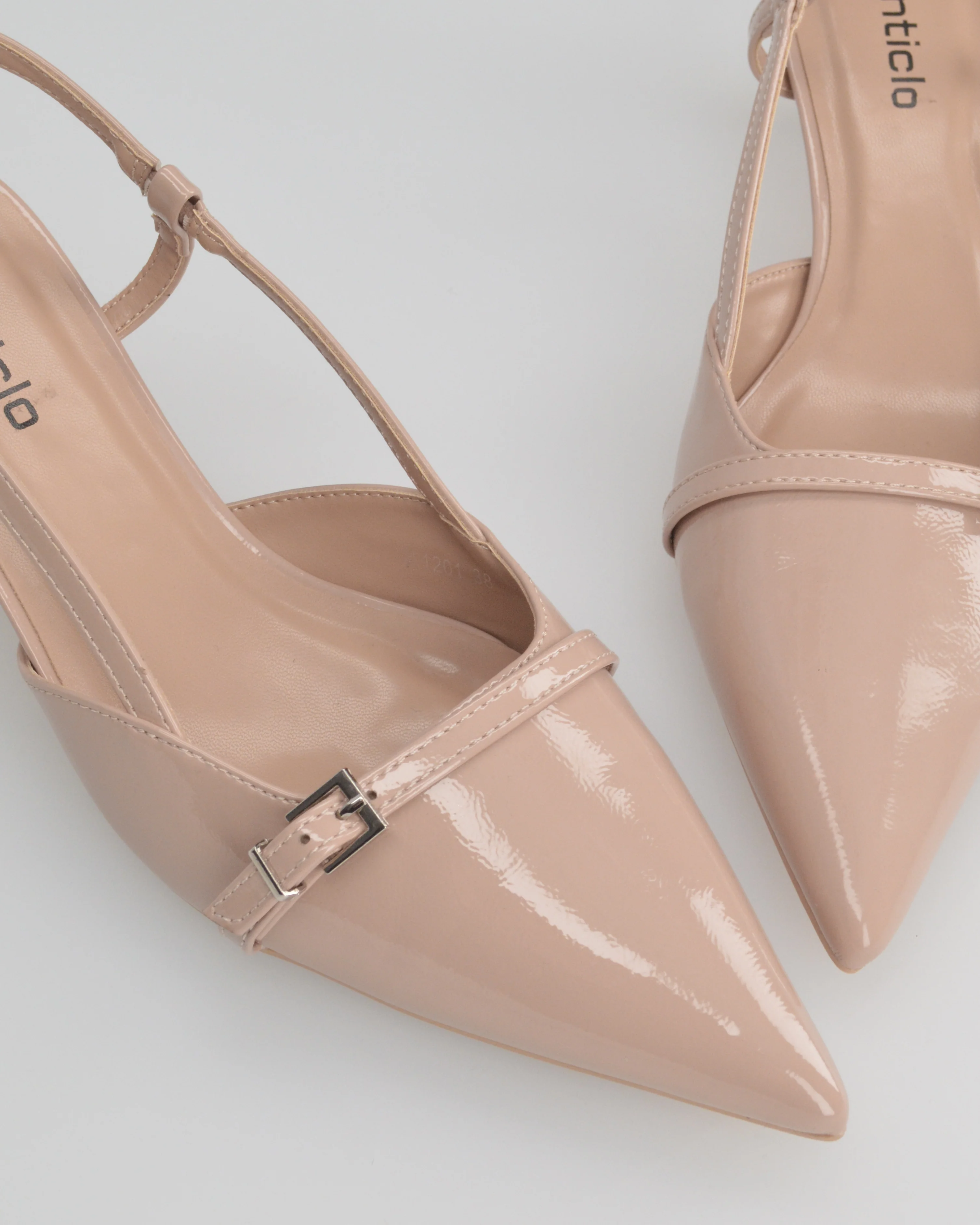 BERIT - sandali décolleté con tacco basso in beige lucido - Image 4