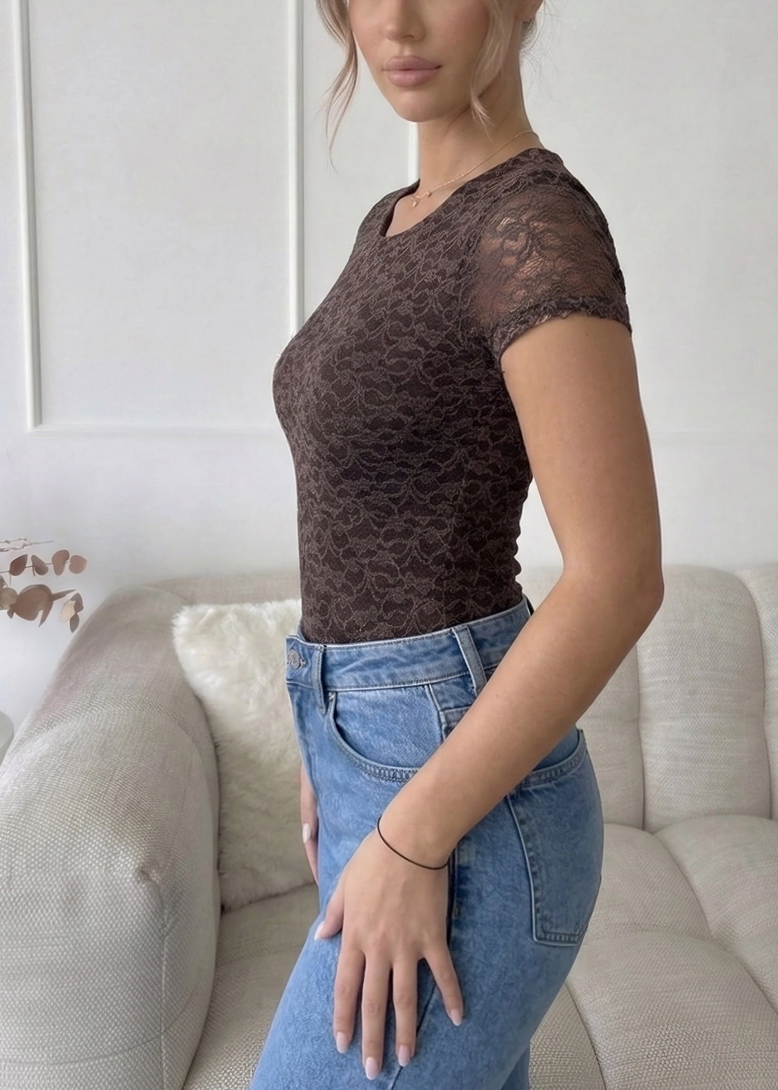 DONNA - body maniche corte in pizzo disegni in rilievo marrone - Image 2