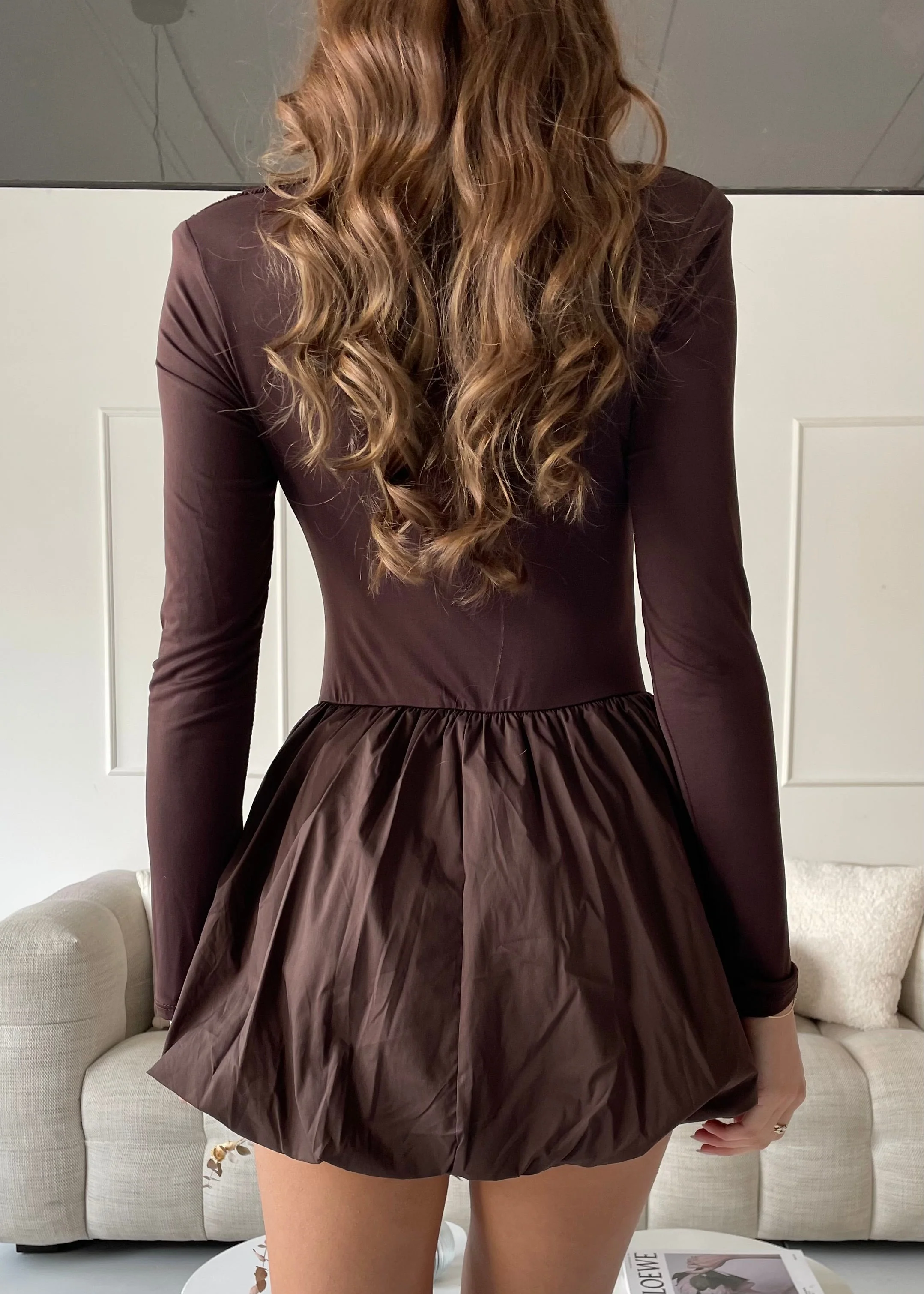 FREYA - vestito mini marrone con gonna a palloncino - Image 3