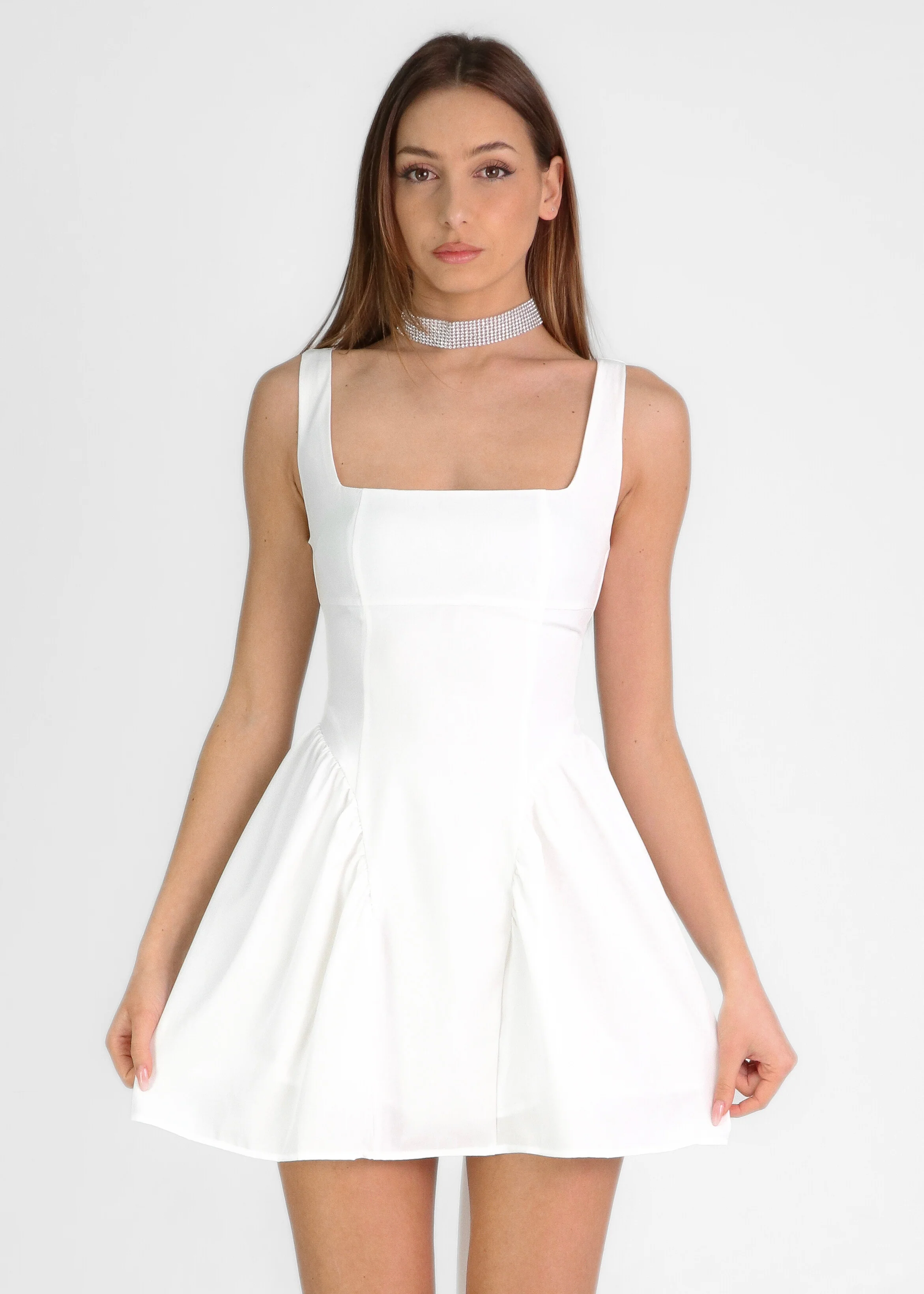 GABRIELLE - vestito mini bianco con gonna ampia con scollo posteriore e fiocco - Image 2