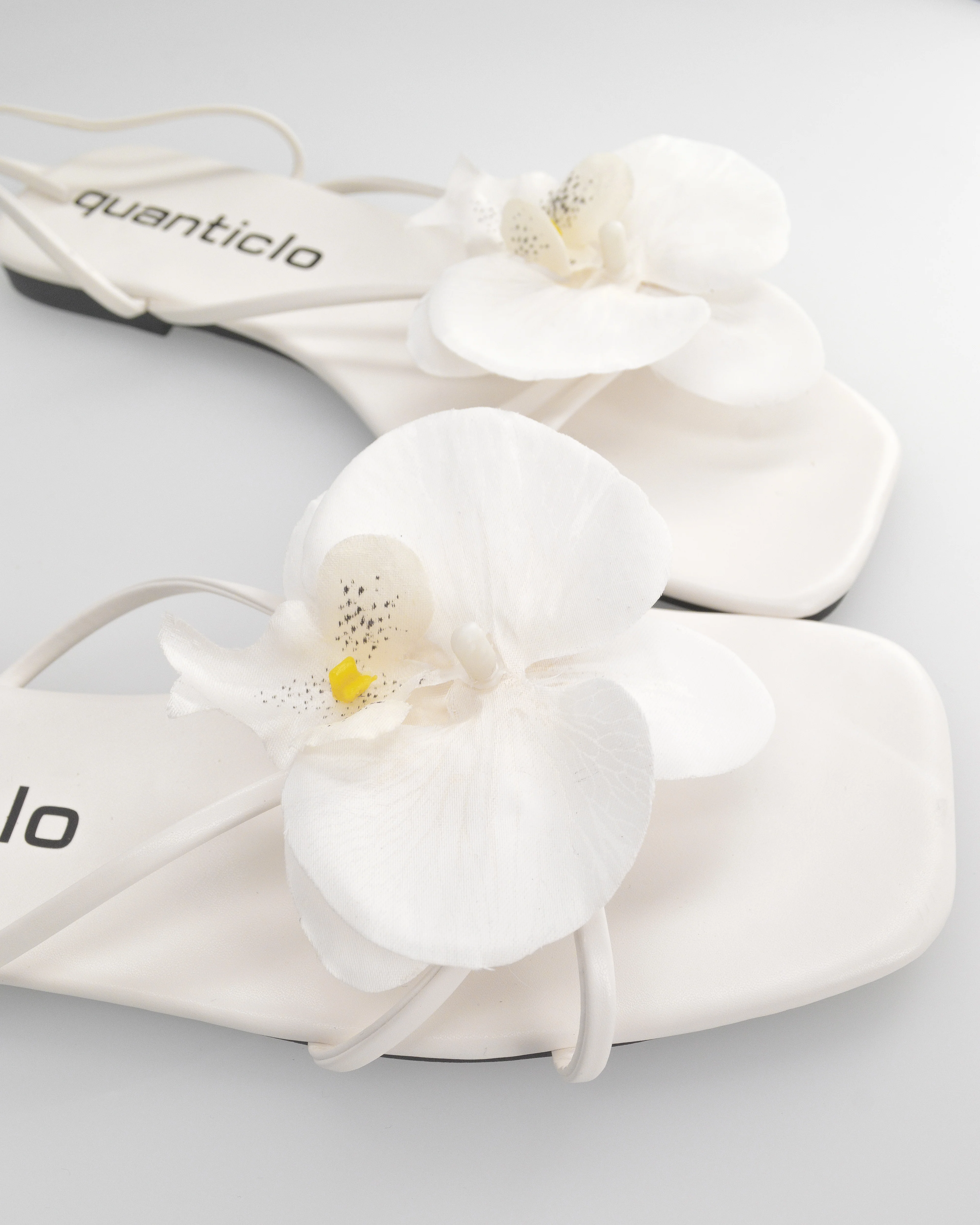 GINA - sandali flat bianchi con fiore decorativo - Image 2