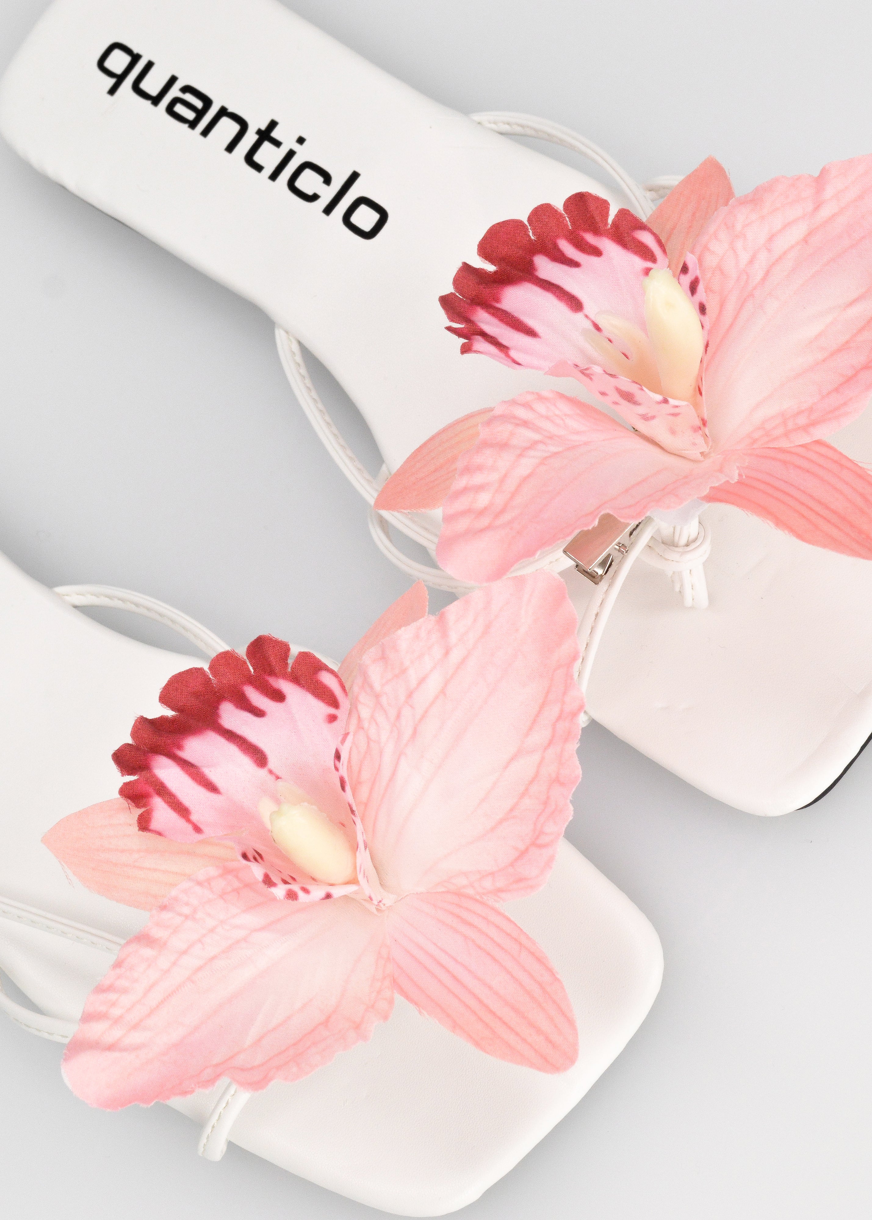 KILY - sandalini bassi bianchi con clip fiore orchidea rosa removibile - Image 7
