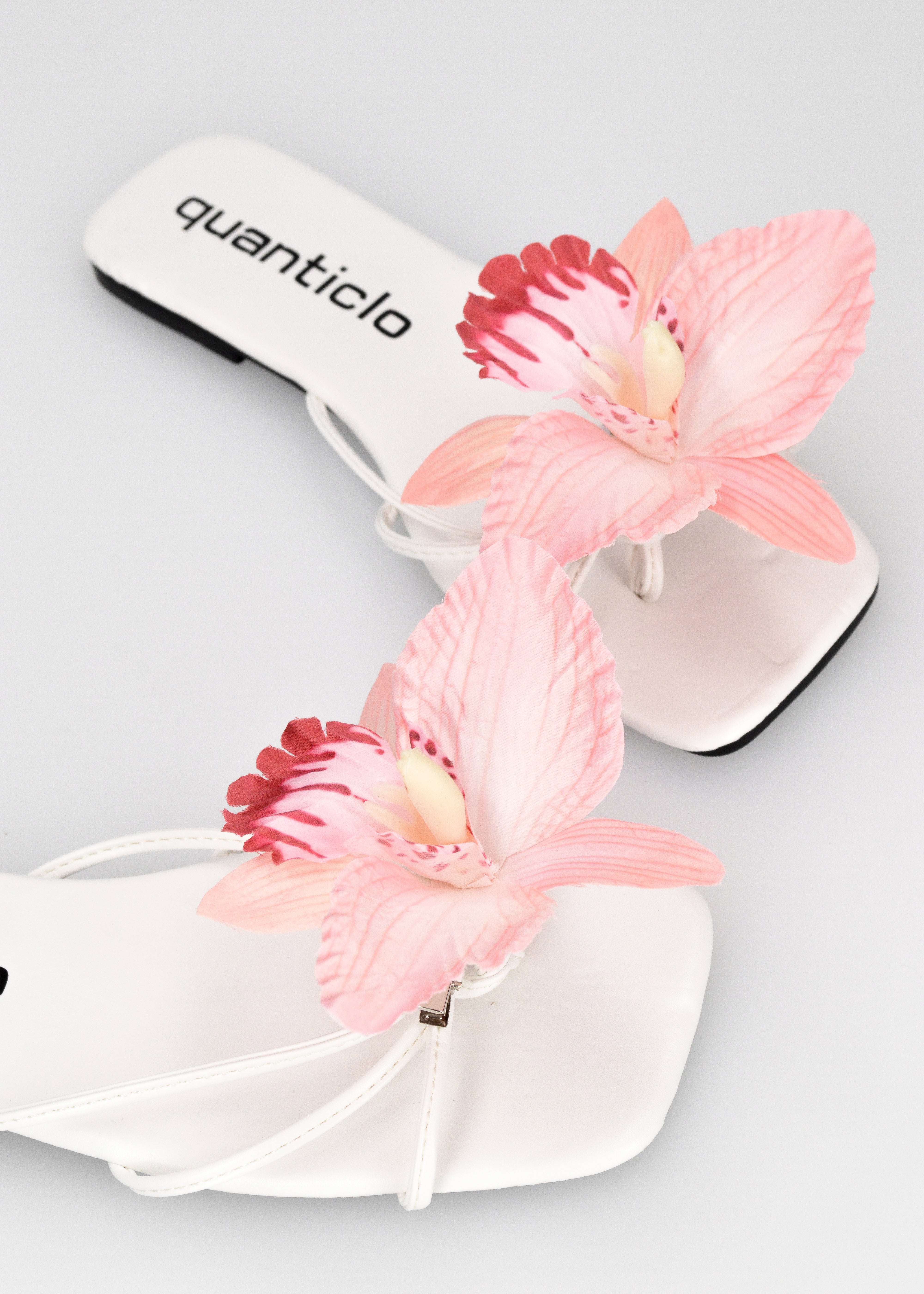 KILY - sandalini bassi bianchi con clip fiore orchidea rosa removibile - Image 8