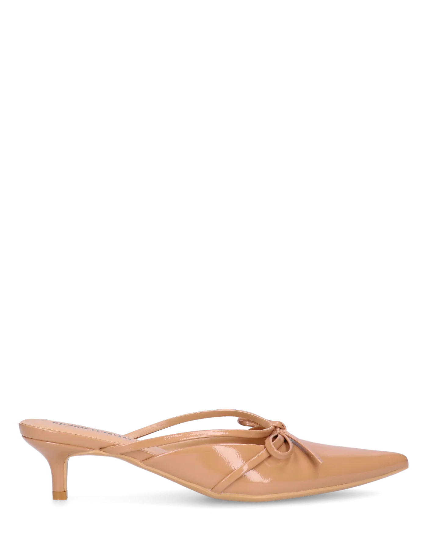 MINNY - décolleté in glassy beige con fiocco e tacco basso