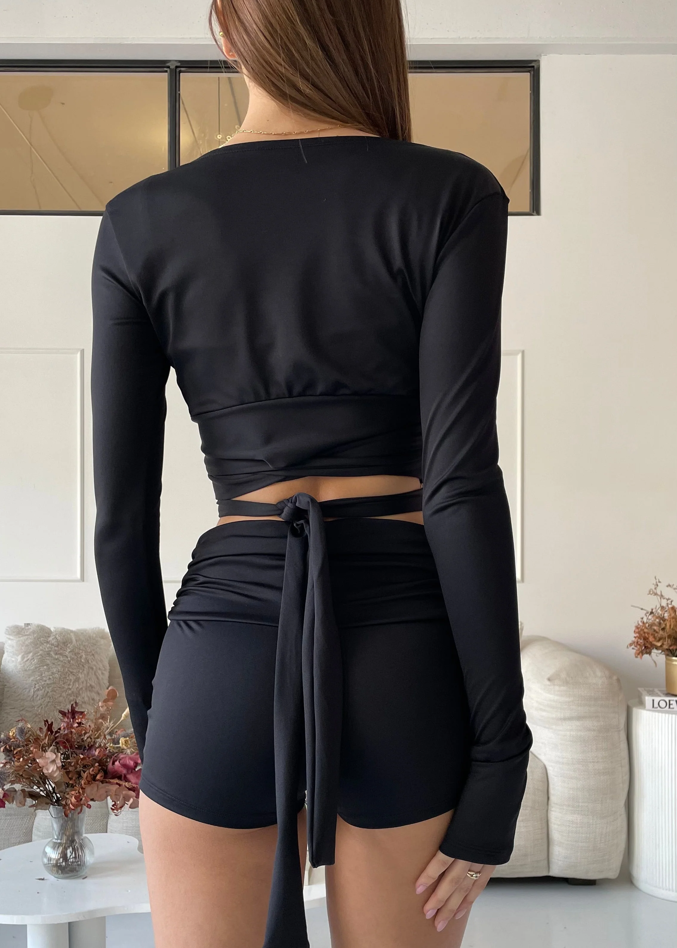 NADJA - set coordinato shorts, coprispalle e top in nero - Image 4