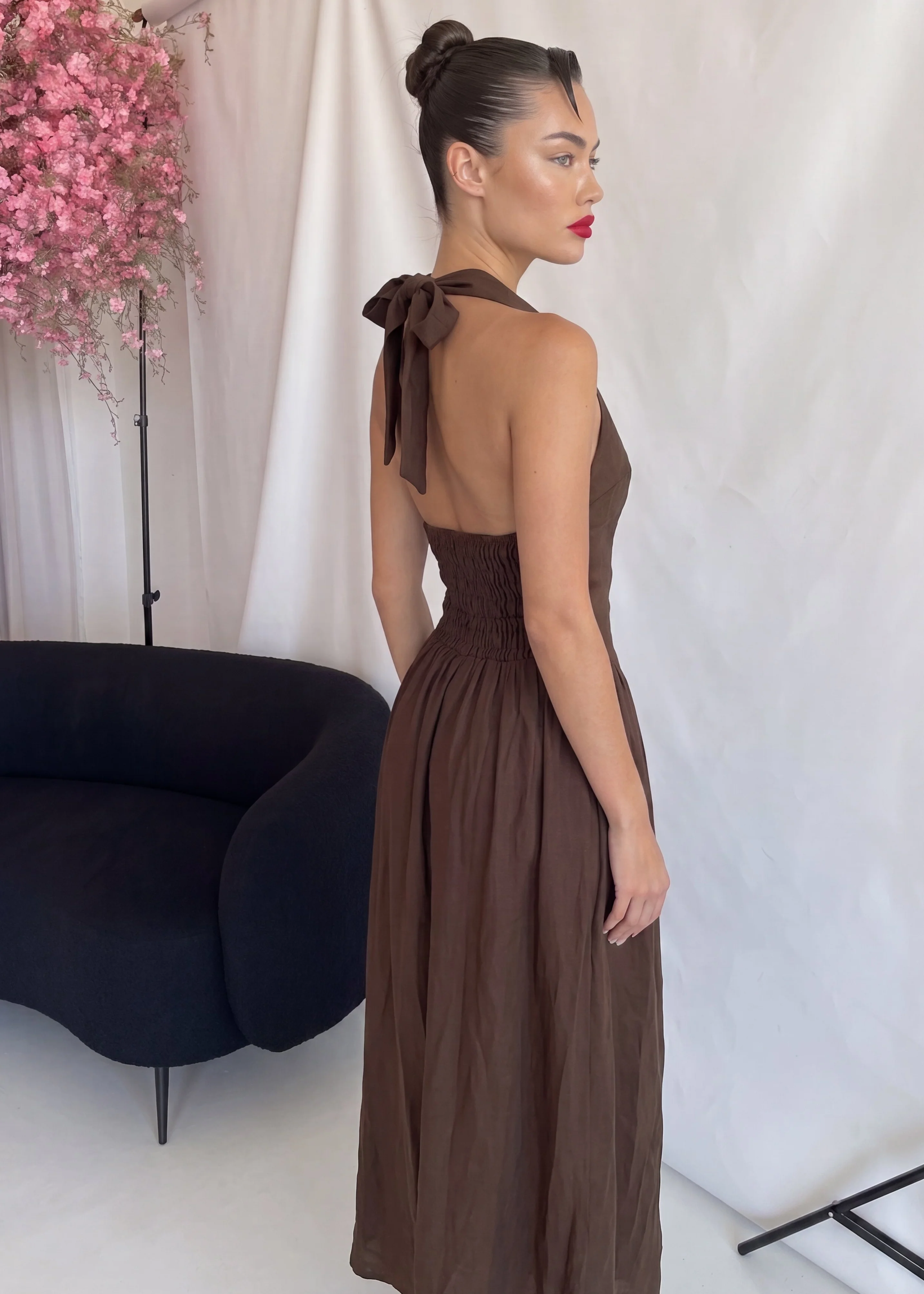 ODILE - abito midi marrone con gonna ampia e allacciatura dietro il collo - Image 2
