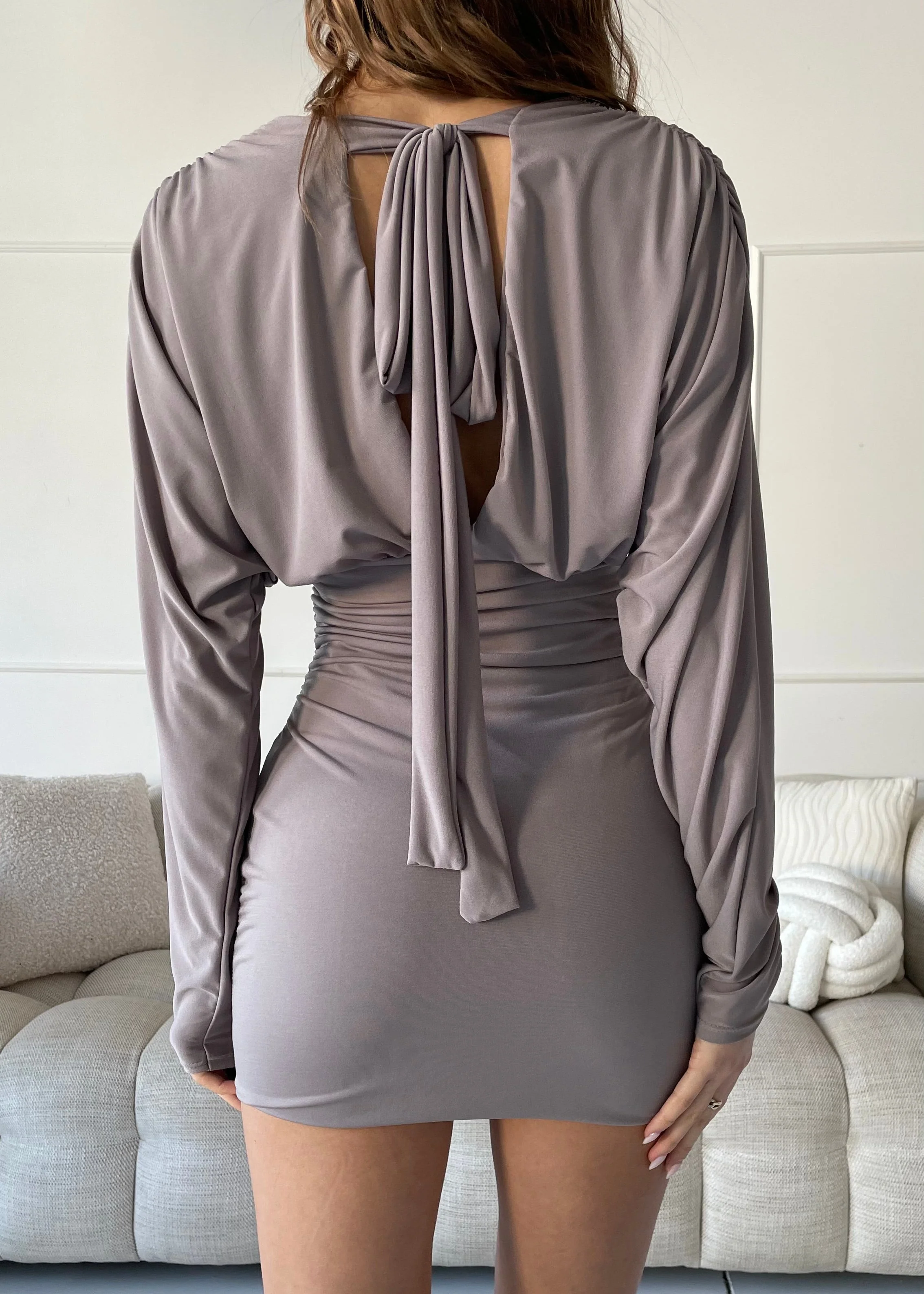 VERRY - vestito mini in beige scuro con scollo a V drappeggiato - Image 4