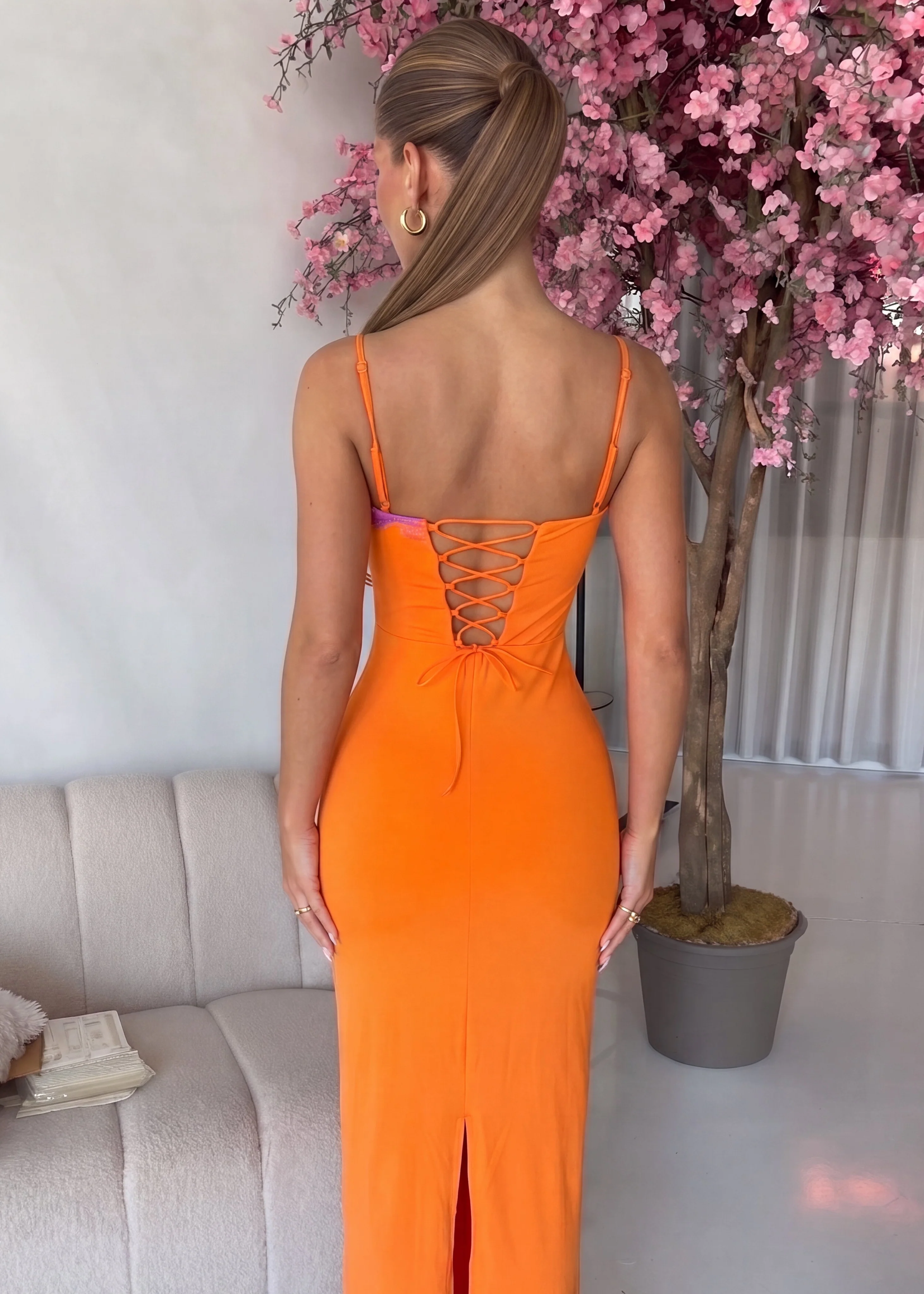 VIKI - abito midi arancione con pizzo fuchsia a contrasto - Image 2